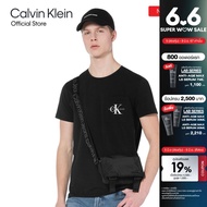 CALVIN KLEIN กระเป๋าสะพายข้างผู้ชาย ทรง Ultralight Flap Camera Bag รุ่น HH3928 001 - สีดำ
