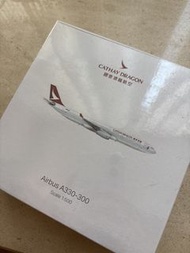 袋都未開 絕版 最後一隻 國泰 港龍Cathay Dragon Airbus A330-300  1:500