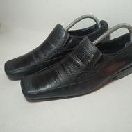 Sepatu pantofel bally hitam second size 41