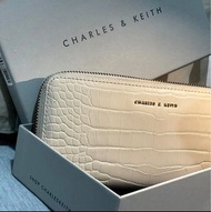 charles &amp; keith 米白色鱷魚皮長夾 含防塵袋、包裝盒