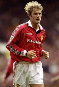 โปสเตอร์ David Beckham เดวิด เบ็คแฮม Manchester United ManU ManUtd แมนเชสเตอร์ยูไนเต็ด แมนยู Poster ตกแต่งผนัง ของแต่งบ้าน ของแต่งห้อง โปสเตอร์ติดผนัง 77poster
