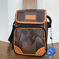路易威登 Louis Vuitton  13*8*17  手機包相機包