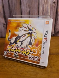 แผ่นเกม POKEMON: Sun  ZONE:Jของเครื่อง NINTENDO 3DS  ลิขสิทธิ์ของแท้ ใช้กับเครื่อง Nintendo 3ds Zone Japan ได้ทุกเครื่องเป็นสินค้ามือสองสภาพสวยใช้งานได้ตามปกตินะครับ ขาย 649 บาท