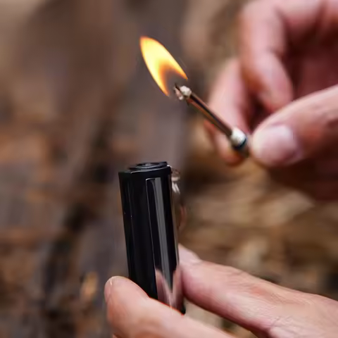 Can Be Used 10000 Times Multifunctional Stainless Steel Match Lighter Keychain Windproof & Waterproo