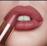 lipstik MATTE NUDE   revlon / mybelin / Hold M   nude  ( bisa pilih warna lainya di menu  )