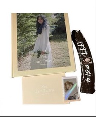 Yes, I am Tzuyu 周子瑜寫真集書(yellow) $900 （包小卡&postcard）*yellow有生日杯&yellow小卡有兩個卡
