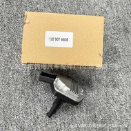 Suitable for Volkswagen Audi Q3 Q5 A4 A5 A6 Q7 Model Oil Oil Level Sensor 1J0907660B