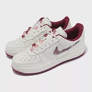 Nike Wmns Air Force 1 07 SE PRM 女鞋 情人節 吊飾 米白 莓紅 AF1 FZ5068-161