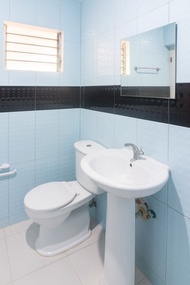 OYO 182 Countess Hotel