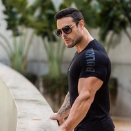 Bulking men's gymshort sleeve shirt with cool, slim form suitable for gym goers