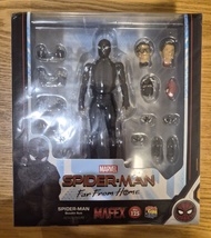 MAFEX - Spiderman Far From Home - No. 125 - Mafex - Medicom Toy - Marvel
