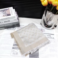 Lv  老花絲羊毛圍巾  尺寸140*140