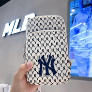 (จัดส่งตลอด 24 ชม) MLB ผู้ชายและผู้หญิงโทรศัพท์มือถือกระเป๋าสะพายกระเป๋าสะพาย NY ย้อนยุคดอกไม้เก่าเต