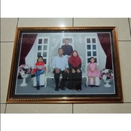 16Rs size frame, gold lurik, size 16R+, WITH LIST, black and white Background, family photo