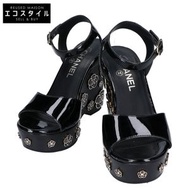 香奈兒 G31755 漆皮山茶花設計坡跟涼鞋，尺寸 35 1/2（二手）