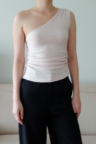 Belinda | One-shoulder knit top เสื้อไหล่เดียว ผ้า knit premium