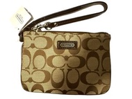 Coach Wristlet Khaki 手挽袋(平行進口貨品）