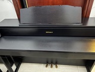Roland hp605 wooden keys digital piano with bench