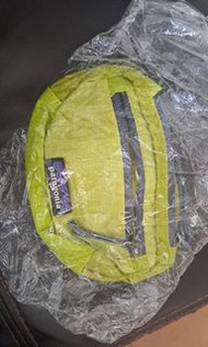 Patagonia 腰包 綠色長19 高12 闊4 CM