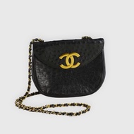 Chanel 鴕鳥皮半月包