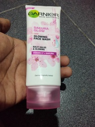 garnier sakura glow