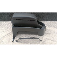 TOYOTA ESTIMA ACR30 ARMREST CONSOLE BOX