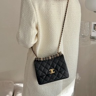 香奈兒CHANEL 22K稀有天花板黑色荔枝紋牛皮金釦方胖子Mini Flap 20cm AS3580