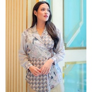 Wonderful Harmony Overlap Shirt Cream Benang Jarum x Raisa