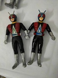 左邊，幪面超人軟膠4號，怪金剛，騎士人