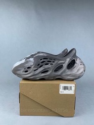 adidas Yeezy Foam Runner MX 花崗岩洞洞鞋 IE4931