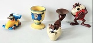 Taz Tasmanian Devil Figurines and Egg Cup 懷舊玩具:美國塔斯(Taz)蛋杯坐,一輛賽車仔、塔斯帶有心形公仔.吸盤的塔茲牙刷坐