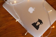 decal sticker macbook apple stiker wisuda kuliah perempuan laptop - putih
