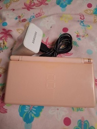 NDS Lite +R4卡 共25games 遊戲包括 動物管理員/ 馬里奧賽車/ 超級馬里奧兄弟 /pokemon ranger/賤兔/太鼓/ 跟充電器