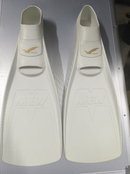 Gull Hard Mew fin WT/Blue Cross S size 白色藍十字蛙鞋 細碼 瑕疵品