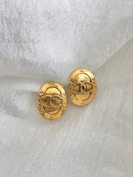 【VintageShop solo 日本直送中古包專賣店】CHANEL 香奈兒 復古耳環 金色 經典雙 C LOGO 橢圓形 復古 古董 zss46g
