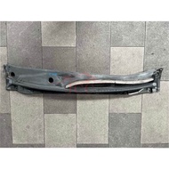 NISSAN SERENA C27 WIPER GRILL ( 2G-1B-H75 )
