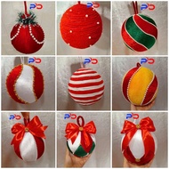 Christmas hanging velvet bauble, velvet-wrapped bauble with pearl motifs and red bows in many beauti