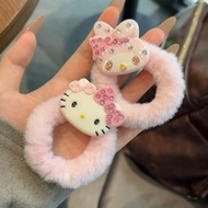 Sanrio กิ๊บติดผมหน้ารถแมว KT ประดับเพชรพลอยสุดน่ารัก 2 ชิ้น (ส่งสไตล์แบบสุ่ม)