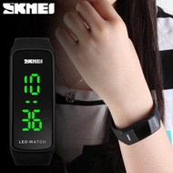 SKMEI แฟชั่นสุภาพสตรีนาฬิกามียี่ห้อนาฬิกาดิจิตอล LED นาฬิกาจับเวลานาฬิกาสุภาพสตรี Casual กีฬาวิ่งกลางแจ้งนาฬิกากําไล