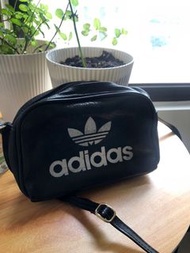 Adidas 復古小側背包