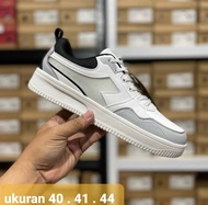 sepatu sneaker casual pria branded diadora putih polos