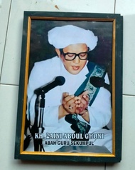 hiasan dinding poster Abah guru sekumpul Martapura plus Bingkai ukuran 53×35