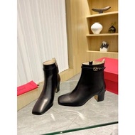 Boots, fabric: top layer of cowhide, inner padding: Sheepskin outsole: non-slip wear-resistant rubbe