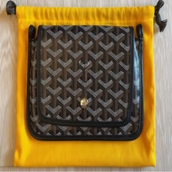 GOYARD PLUMET 經典黑信封包 LOGO AND 翻蓋扁斜背包（近全新）