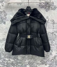 正品⭐️Moncler 毛毛披肩收腰羽絨