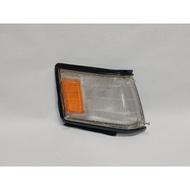 TOYOTA COROLLA EE80 FRONT RIGHT HAND CORNER LIGHT