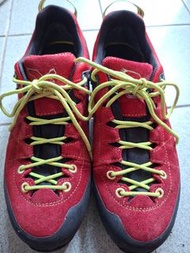Salewa Hiking Shoes 紅色