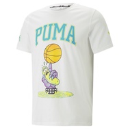 PUMA BASKETBALL - เสื้อยืดบาสเกตบอลผู้ชาย PUMA x RICK AND MORTY Pickle Rick สีขาว - APP - 53709701