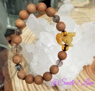 全新品 原創設計 只此一條 採用純優質 原產地 印度尼西亞 9.3mm 護身檀香木珠 + 開心緬甸黃玉狗仔/ 巴西出產 黑超七水晶/ 波蘭出產 切面琥珀 手鍊一條*久聞檀香 能令人精神爽利提神醒腦, 