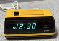 Citizen 復古黃黑電子鬧鐘 顯示屏清晰